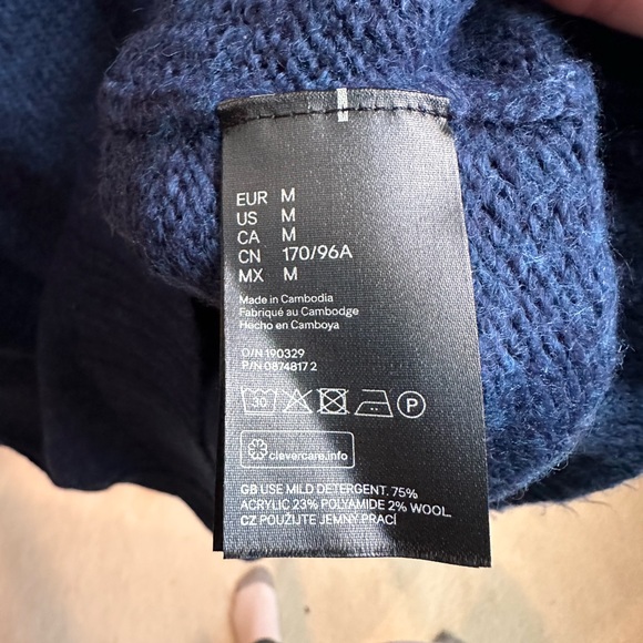 H&M Sweater - Size M - Picture 3 of 3